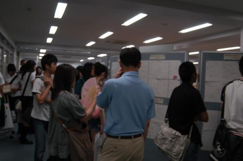 図書館情報課「受験生は見た!現役国大生のノート展示」